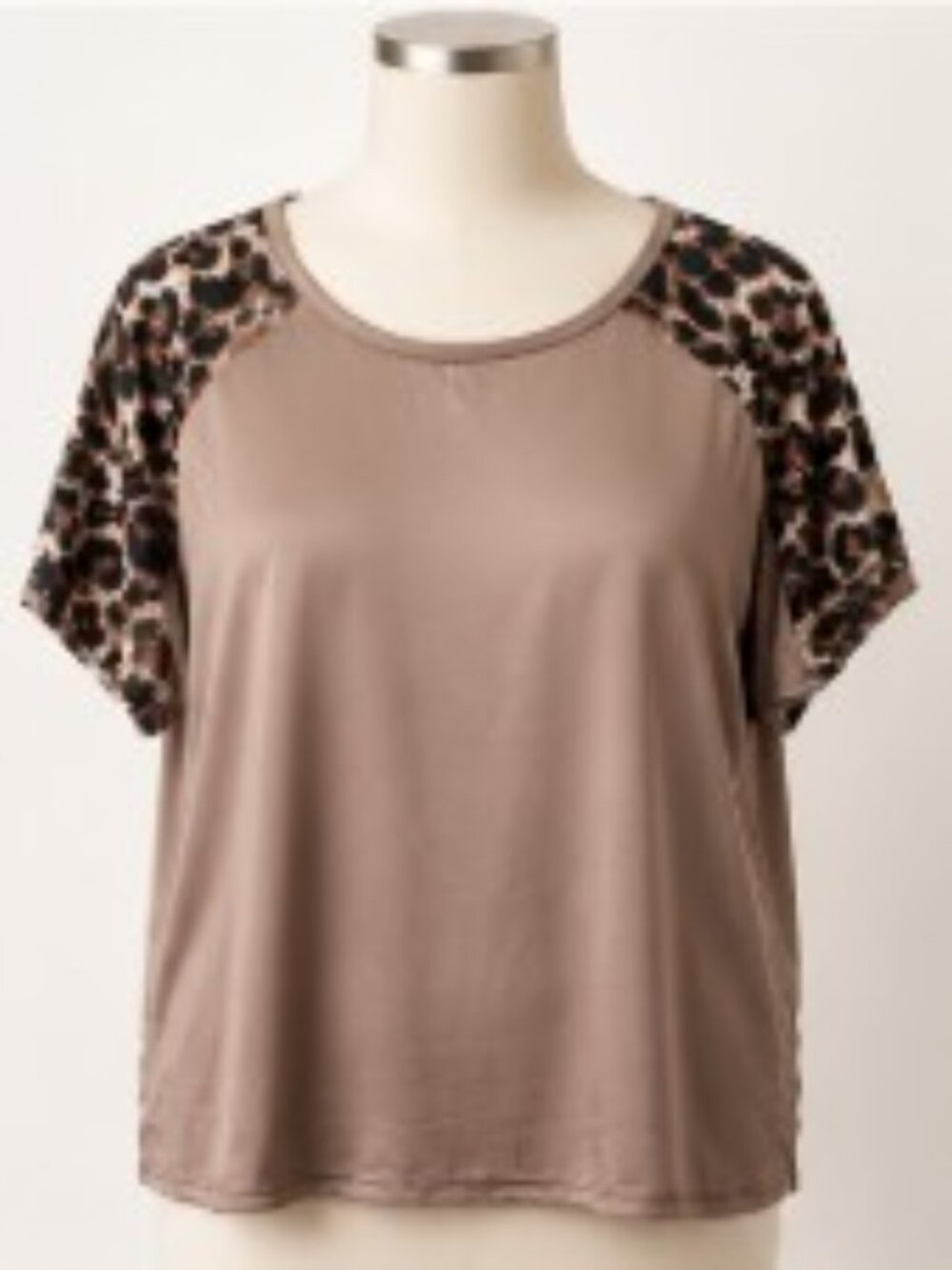 4 for $25 🤎 SHEIN Curve Leopard Sleeve Top 2XL 🤎